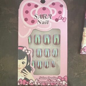 Sara Nail Pre-Glued Nails with Gold Shine